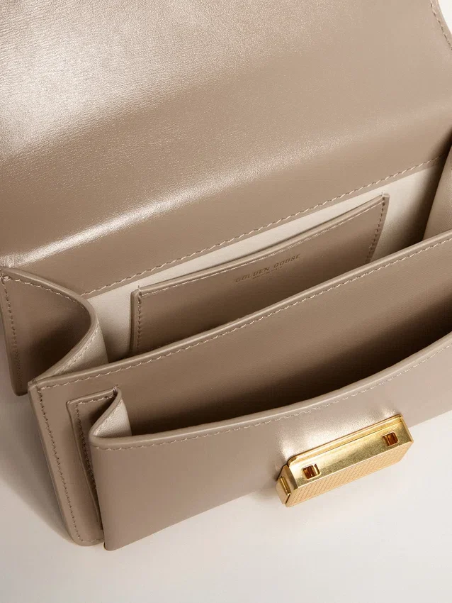 Borsa Venezia piccola in pelle beige a doghe con dettagli dorati