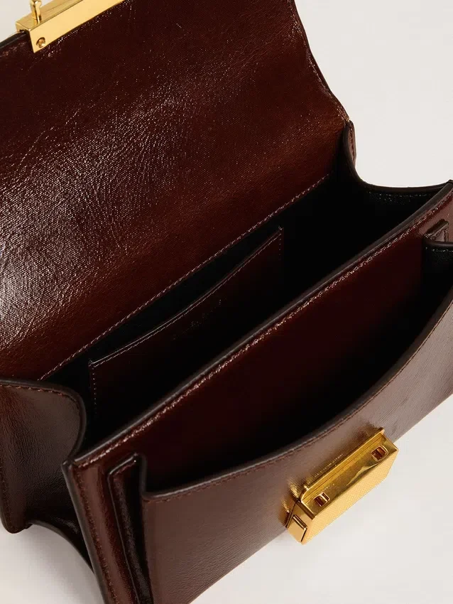Borsa Venezia piccola in pelle laminata marrone scuro con dettagli dorati