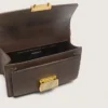 Borsa Venezia piccola in pelle marrone scuro con fibbia dorata