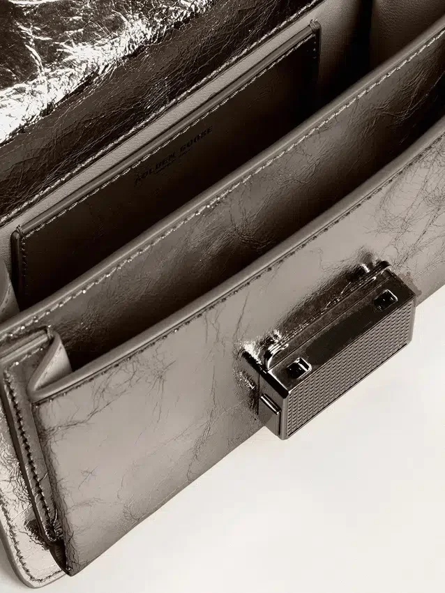 Borsa Venezia piccola in pelle metallizzata grigio antracite con dettagli neri