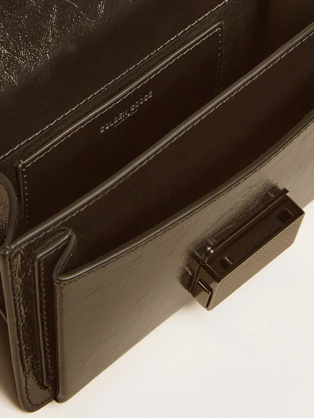 Borsa Venezia piccola in pelle nera metallizzata con dettagli neri