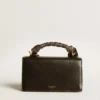 Borsa Venezia piccola in pelle nera rigata con foulard in seta