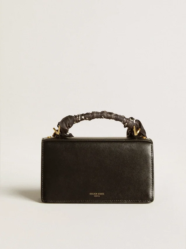 Borsa Venezia piccola in pelle nera rigata con foulard in seta e ciondolo