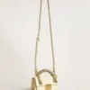 Borsa Venezia piccola in pelle rigida color burro con sciarpa intrecciata e doppio ciondolo