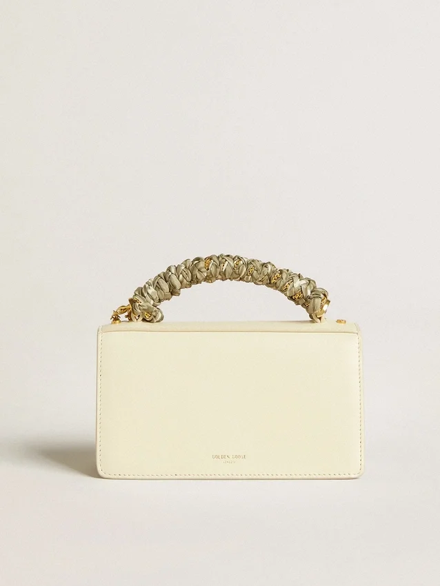 Borsa Venezia piccola in pelle rigida color burro con sciarpa intrecciata e doppio ciondolo