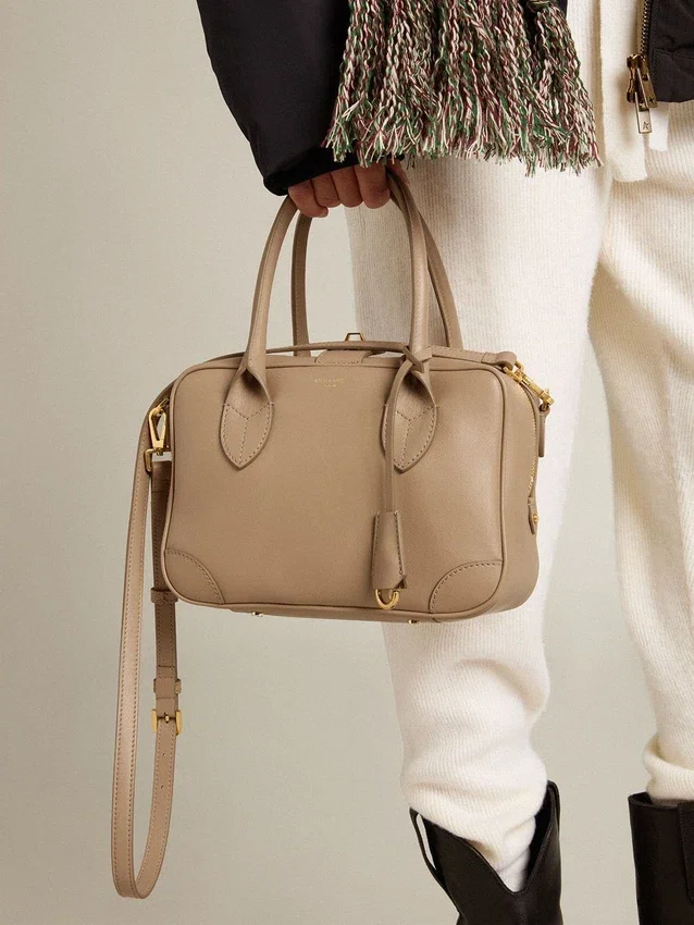 Borsa Vita in pelle color taupe con dettagli dorati