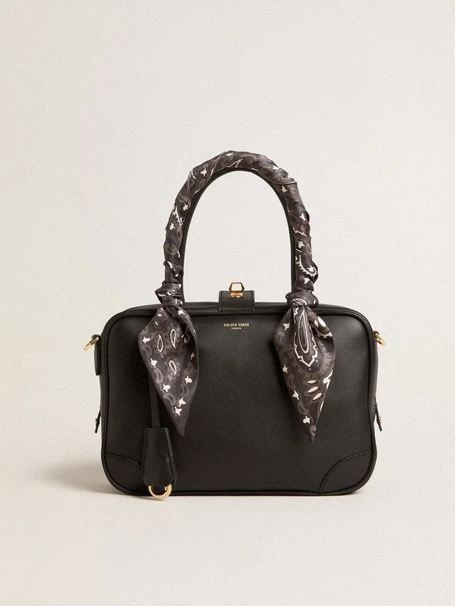Borsa Vita in pelle liscia nera con dettagli dorati