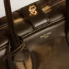 Borsa Vita in pelle nera invecchiata con dettagli dorati