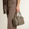 Borsa Vita in pelle verde salvia con dettagli dorati