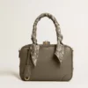 Borsa Vita in pelle verde salvia con dettagli dorati