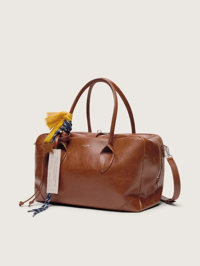 Borsa Vita media in pelle marrone chiaro con ciondoli e dettagli argentati
