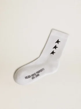 Calzini bianchi con stelle nere a contrasto