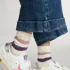 Calzini bianchi da bambino con strisce rosa e viola