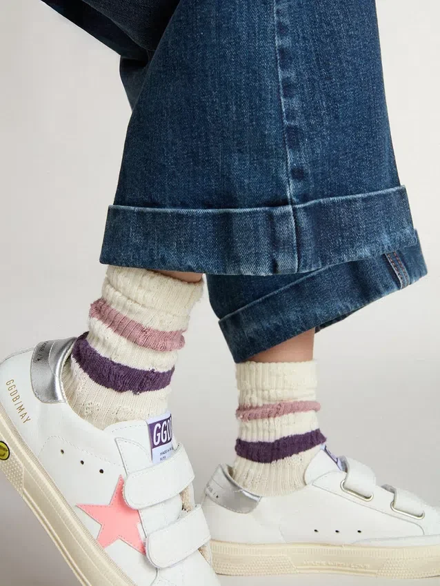 Calzini bianchi da bambino con strisce rosa e viola