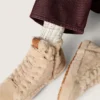 Calzini color crema con dettagli consumati e strass