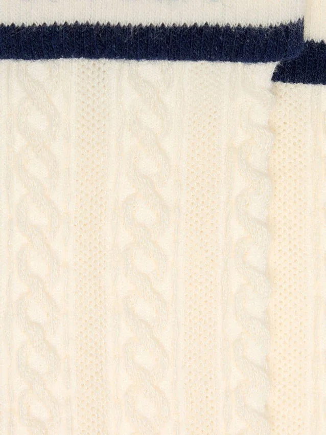 Calzini in bianco consumato con risvolto e dettagli blu scuro