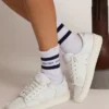 Calzini in cotone con finiture consumate, strisce blu e logo