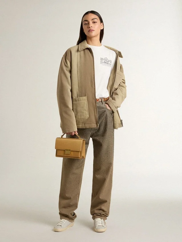 Camicia bianca da donna con stampa nera sul petto