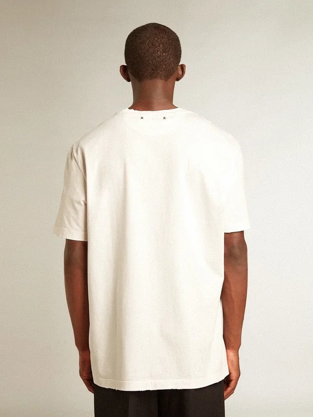 Camicia bianca da uomo con trattamento invecchiato