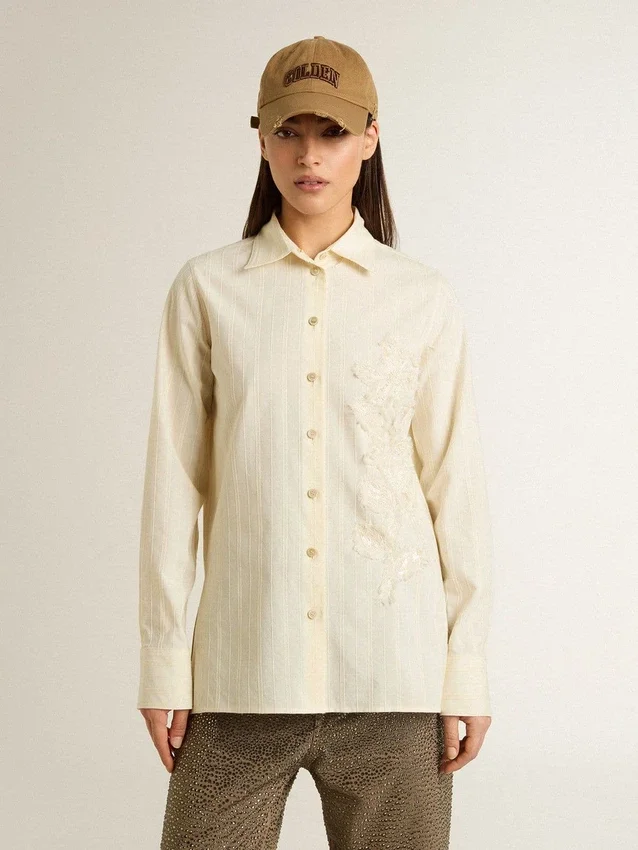 Camicia da donna in cotone color crema con ricami floreali