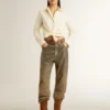 Camicia da donna in cotone color crema con ricami floreali