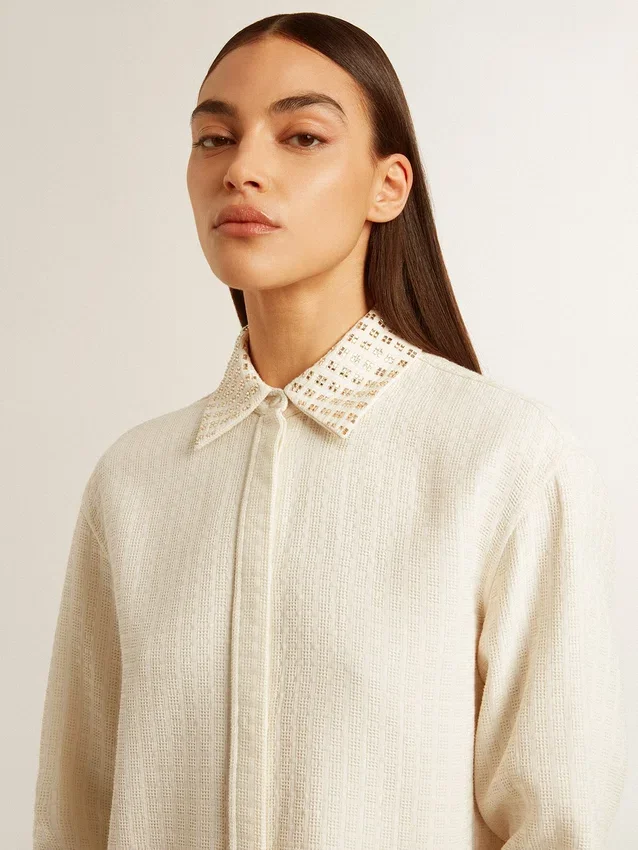 Camicia da donna in misto viscosa e cotone con colletto impreziosito da cristalli