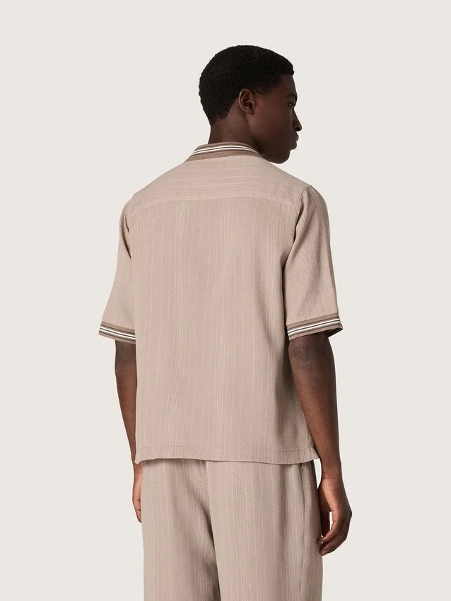 Camicia da uomo a maniche corte in lana grigia fresca con strisce sottili