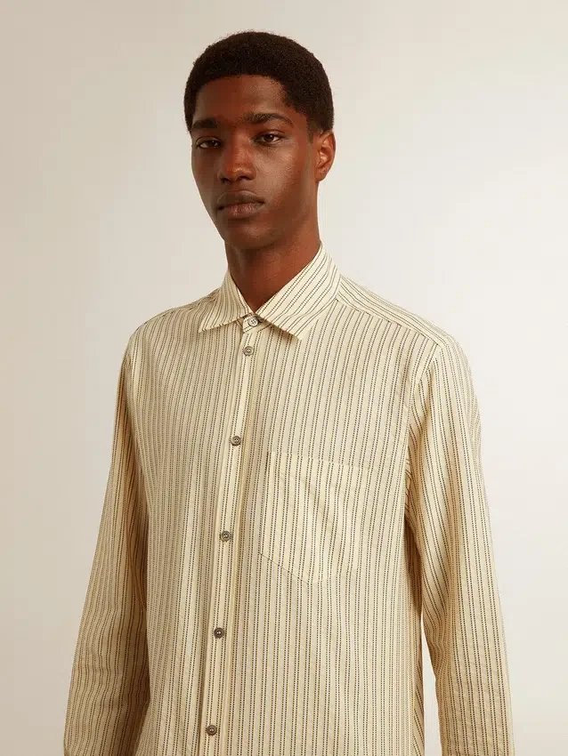 Camicia da uomo in cotone écru con sottili righe nere