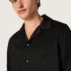 Camicia da uomo in twill di lana nero con dettagli in raso nero