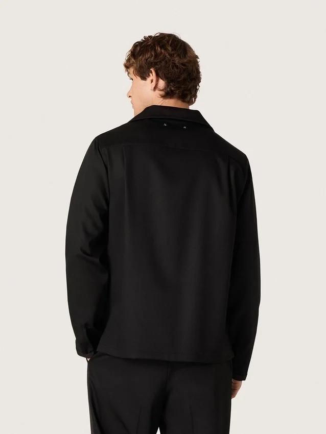 Camicia da uomo in twill di lana nero con dettagli in raso nero