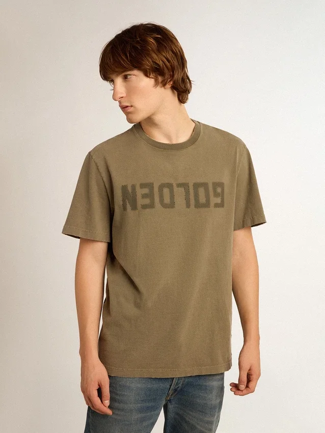 Camicia da uomo verde oliva con scritta dorata