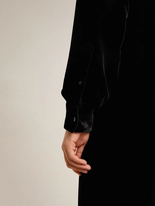 Camicia nera effetto velluto con ricami