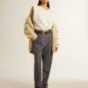 Camicia senza maniche in bianco invecchiato impreziosita da cristalli