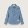 Camicia unisex Journey in chambray di cotone azzurro con orlo sfrangiato e toppa ricamata