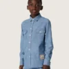 Camicia unisex Journey in chambray di cotone azzurro con orlo sfrangiato e toppa ricamata