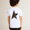 Camicie bianche con logo e stella neri a contrasto