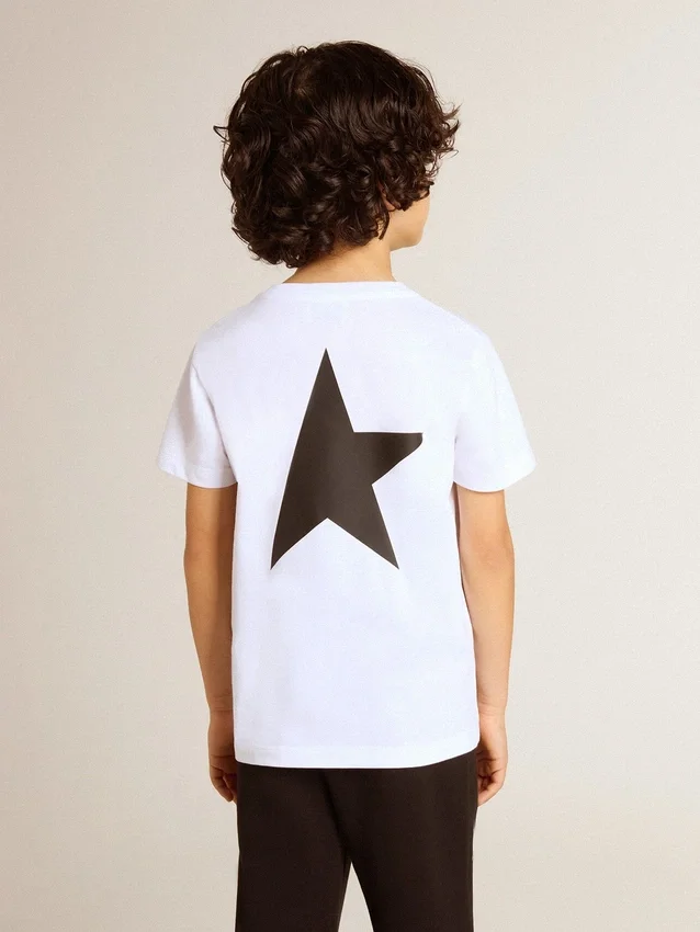Camicie bianche con logo e stella neri a contrasto
