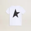 Camicie bianche con logo e stella neri a contrasto
