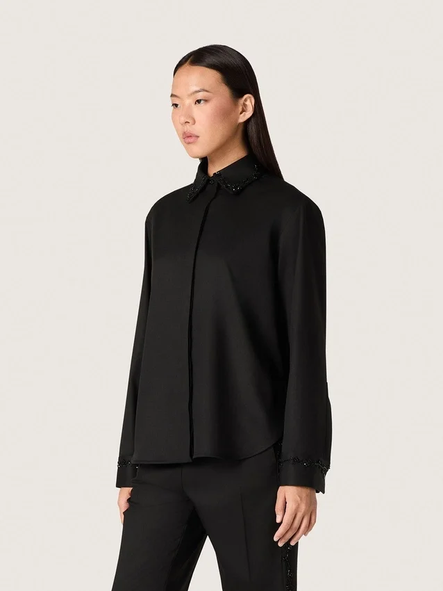 Camicie da donna in twill di lana nero con ricami floreali in perline di vetro