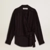 Camicie da donna nere a righe verticali con chiusura a nodo laterale