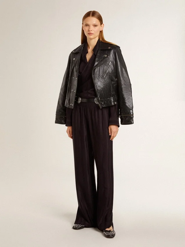 Camicie da donna nere a righe verticali con chiusura a nodo laterale