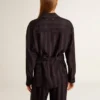Camicie da donna nere a righe verticali con chiusura a nodo laterale