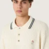 Camicie da uomo a maniche lunghe in maglia bianca con bordi a contrasto e spilla rimovibile