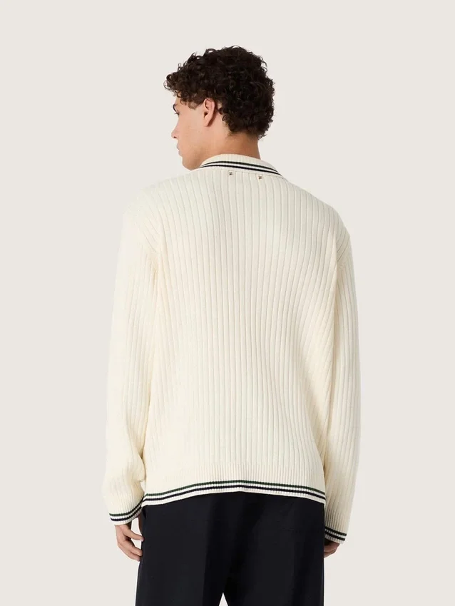 Camicie da uomo a maniche lunghe in maglia bianca con bordi a contrasto e spilla rimovibile