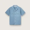 Camicie unisex in denim azzurro con ricamo sul retro