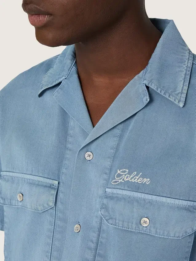 Camicie unisex in denim azzurro con ricamo sul retro