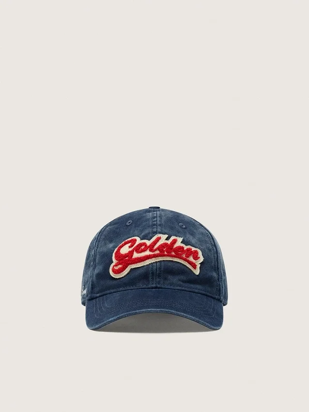Cappellino da baseball blu denim con toppa “Golden” in spugna rossa e bianca