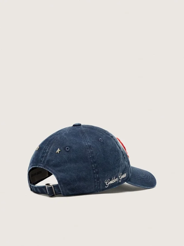 Cappellino da baseball blu denim con toppa “Golden” in spugna rossa e bianca