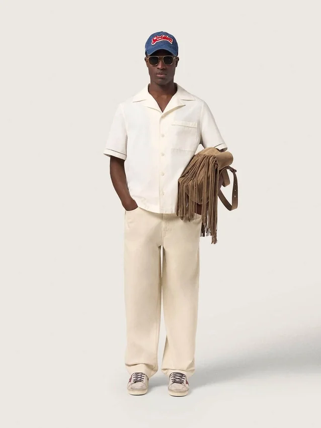 Cappellino da baseball blu denim con toppa “Golden” in spugna rossa e bianca
