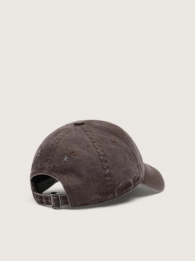 Cappellino da baseball marrone scuro con stella ricamata tono su tono